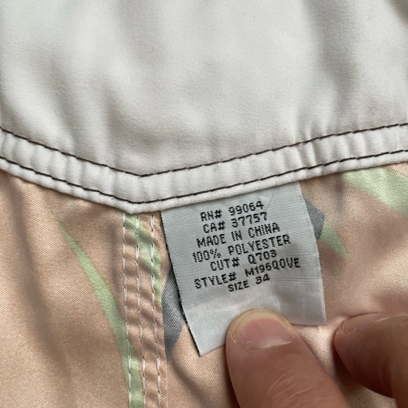 BILLABONG SWIM TRUNKS MINT CONDITION Comes with wax comb for surfboards - Picture 5 of 5